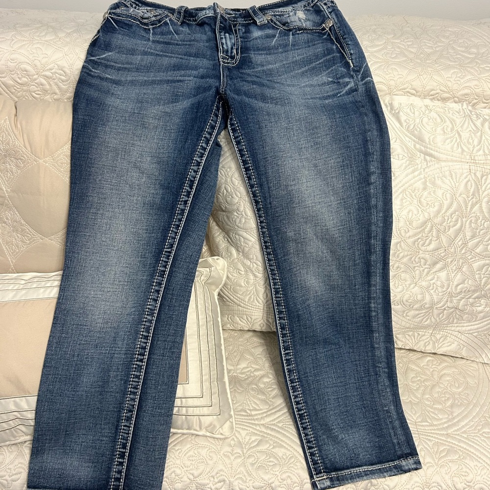 Miss me capris size 30. Only worn less than a handful of times.